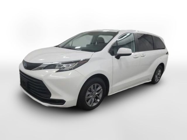 2022 Toyota Sienna LE