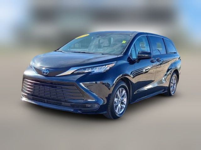 2022 Toyota Sienna LE