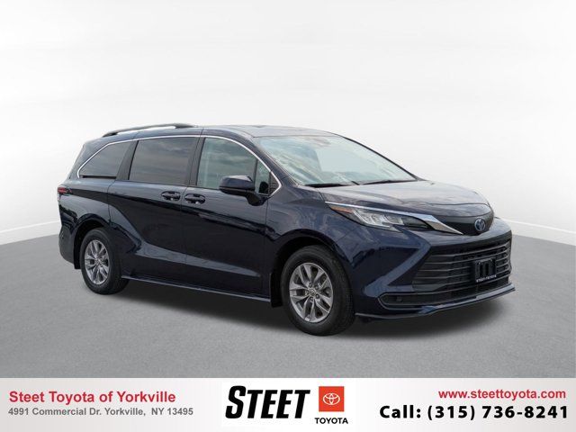 2022 Toyota Sienna LE