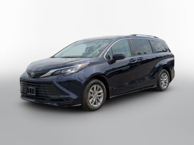 2022 Toyota Sienna LE
