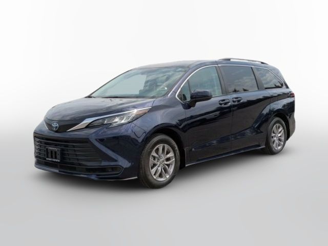 2022 Toyota Sienna LE