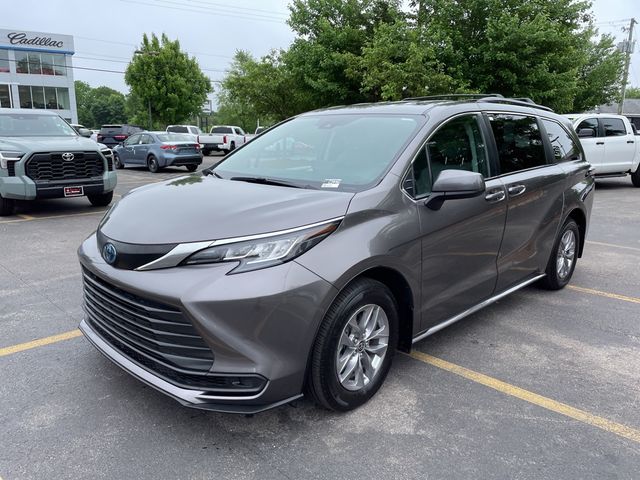 2022 Toyota Sienna LE