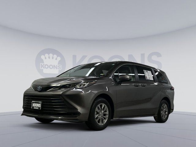 2022 Toyota Sienna LE