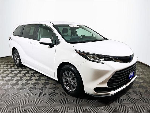 2022 Toyota Sienna LE