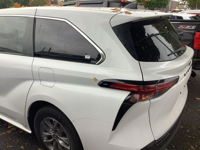 2022 Toyota Sienna LE