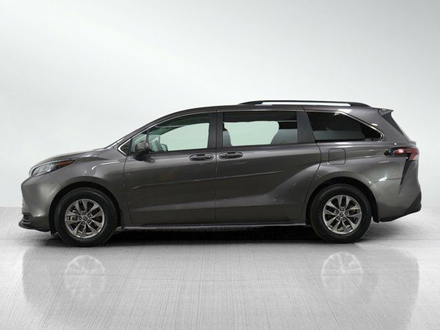 2022 Toyota Sienna LE