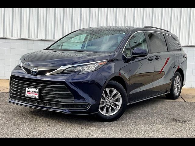 2022 Toyota Sienna LE