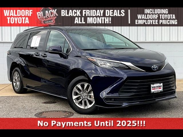 2022 Toyota Sienna LE