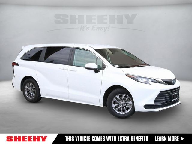 2022 Toyota Sienna LE