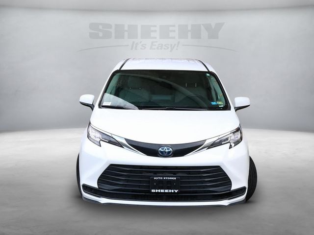 2022 Toyota Sienna LE