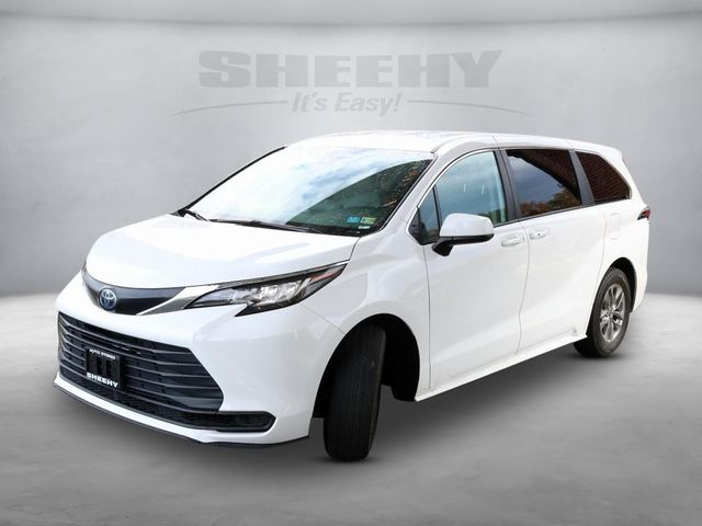 2022 Toyota Sienna LE