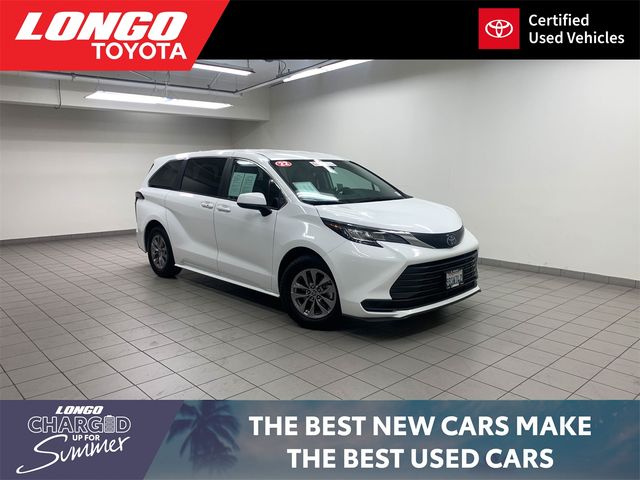 2022 Toyota Sienna LE