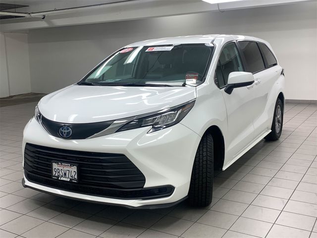 2022 Toyota Sienna LE