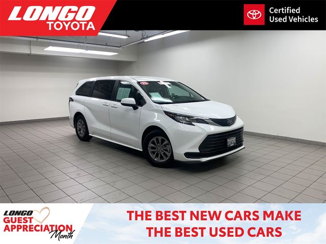 2022 Toyota Sienna LE