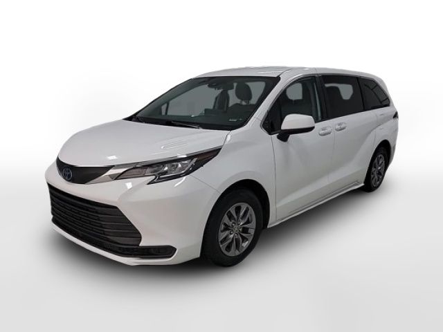 2022 Toyota Sienna LE