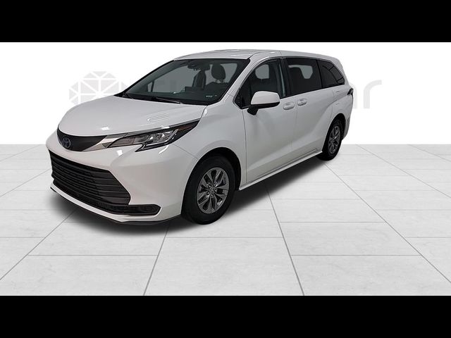 2022 Toyota Sienna LE