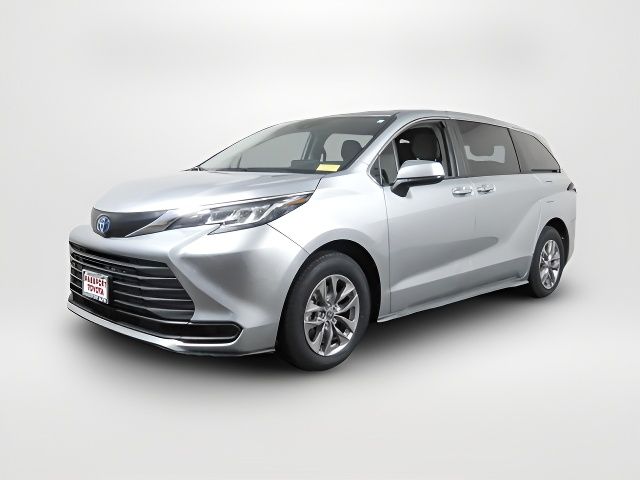 2022 Toyota Sienna LE