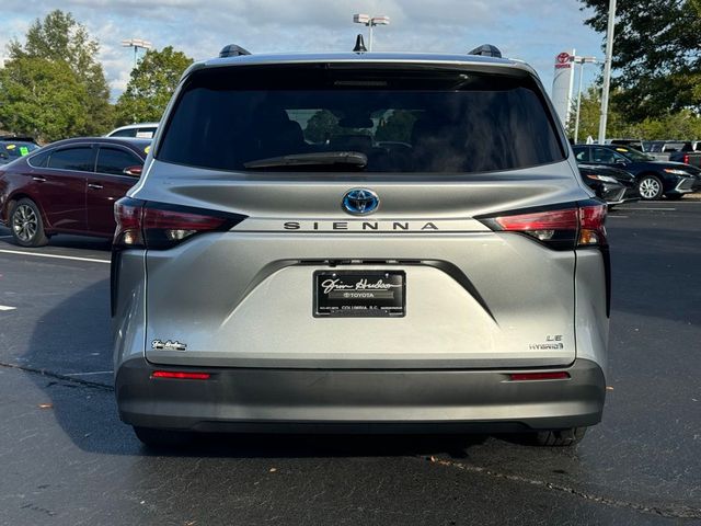 2022 Toyota Sienna LE