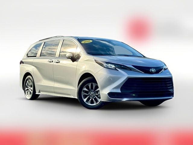 2022 Toyota Sienna LE