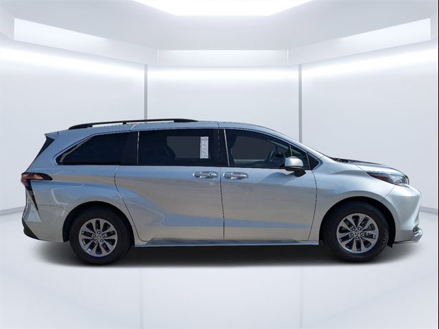 2022 Toyota Sienna LE