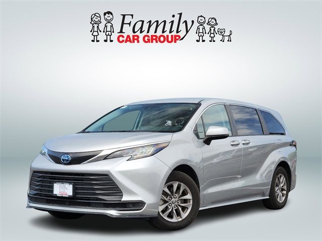 2022 Toyota Sienna LE