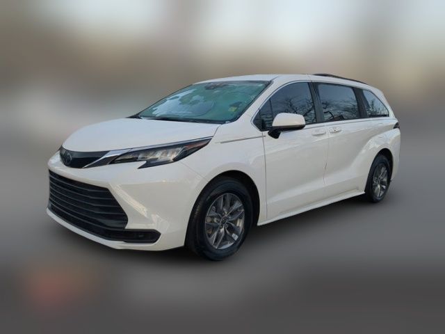 2022 Toyota Sienna LE