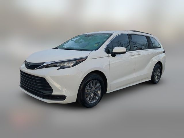 2022 Toyota Sienna LE