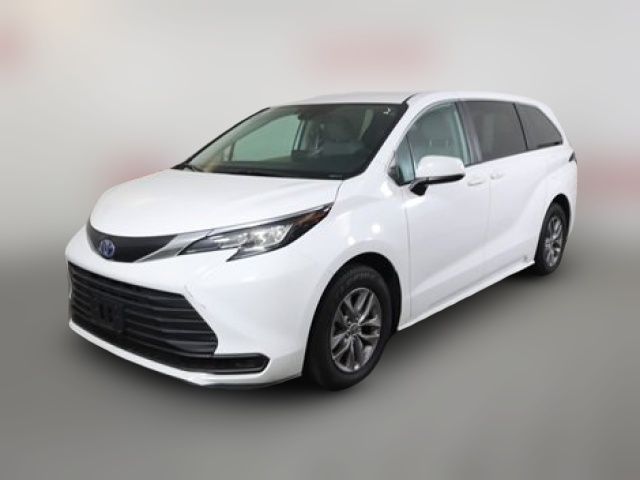 2022 Toyota Sienna LE