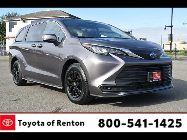 2022 Toyota Sienna LE