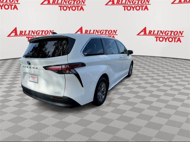 2022 Toyota Sienna LE