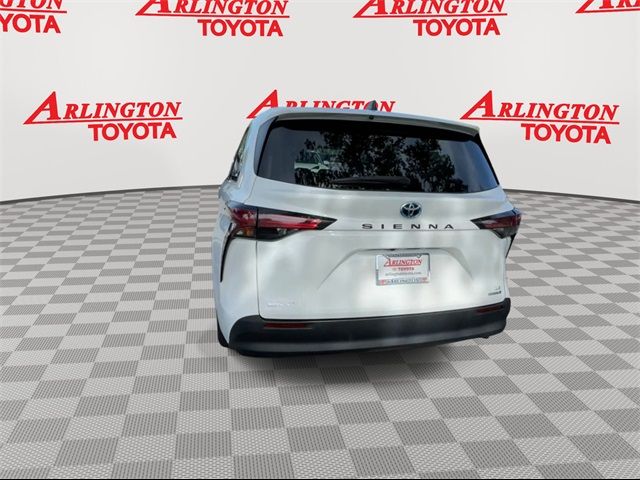 2022 Toyota Sienna LE