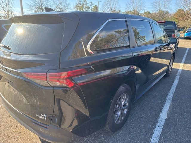 2022 Toyota Sienna LE