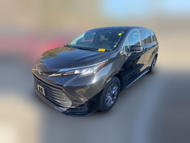 2022 Toyota Sienna LE