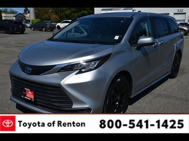 2022 Toyota Sienna LE