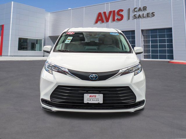 2022 Toyota Sienna LE