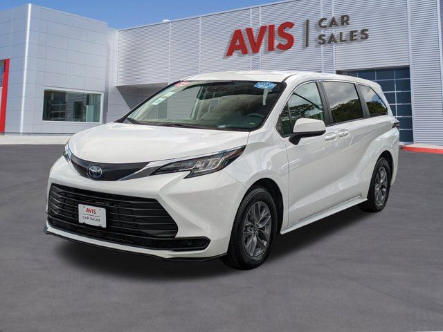 2022 Toyota Sienna LE