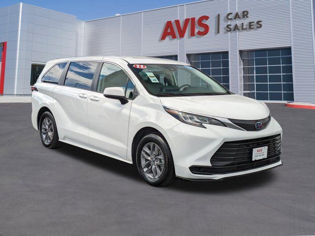 2022 Toyota Sienna LE