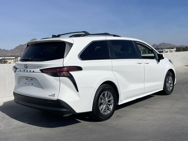 2022 Toyota Sienna LE