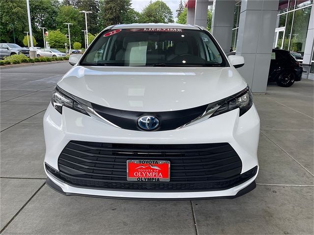 2022 Toyota Sienna LE