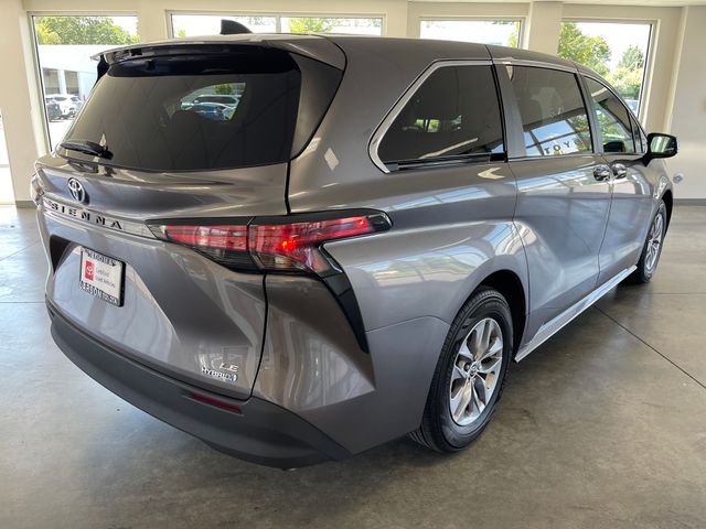 2022 Toyota Sienna LE