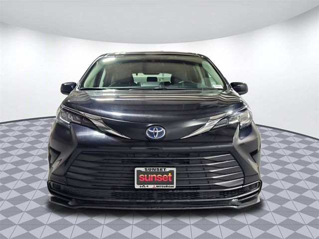 2022 Toyota Sienna LE