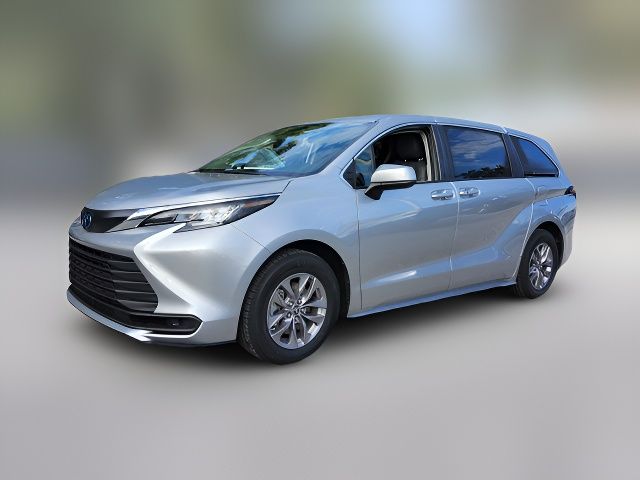 2022 Toyota Sienna LE