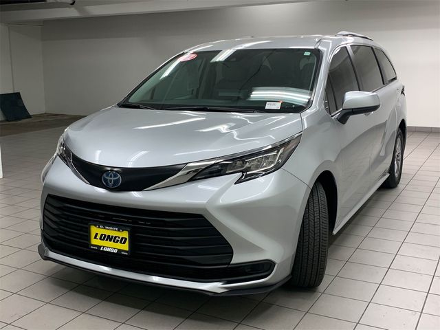 2022 Toyota Sienna LE