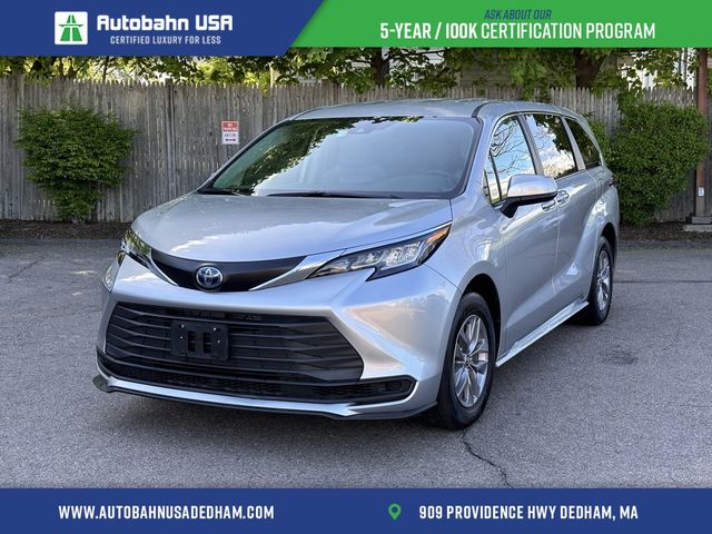 2022 Toyota Sienna LE