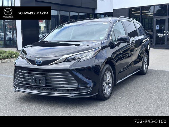 2022 Toyota Sienna LE