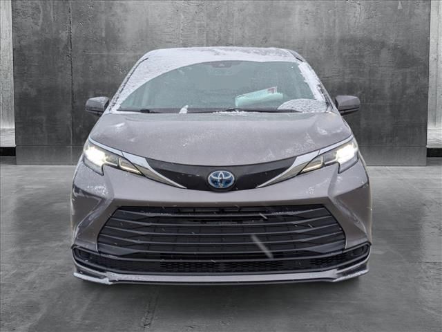 2022 Toyota Sienna LE