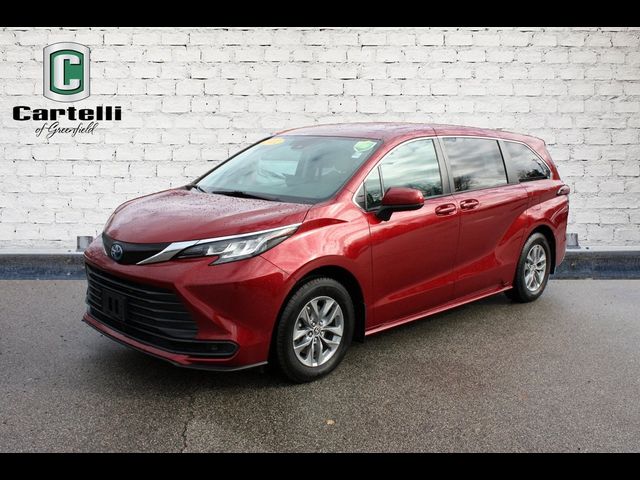 2022 Toyota Sienna LE