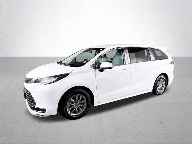 2022 Toyota Sienna LE