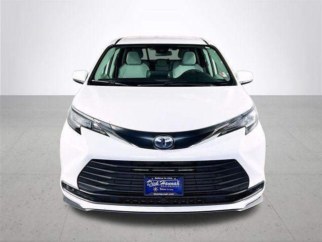 2022 Toyota Sienna LE