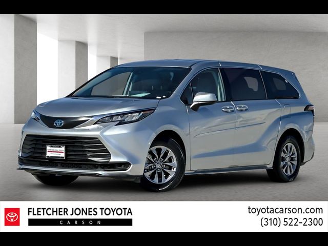 2022 Toyota Sienna LE